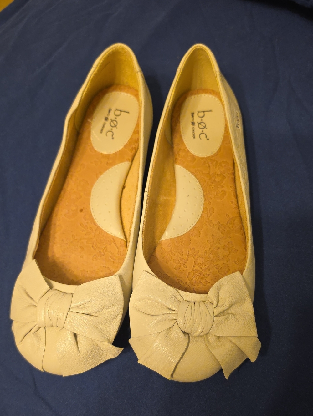 b.o.c. Cream 8 Bow-Accent Ballet Flats
